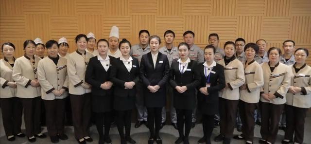 單位食堂還有這樣的服務(wù)標(biāo)準(zhǔn)?鲅魚圈皇家園林物業(yè),請了解一下!